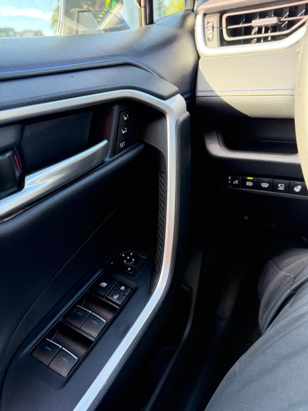 2024 Toyota RAV4 — view 8