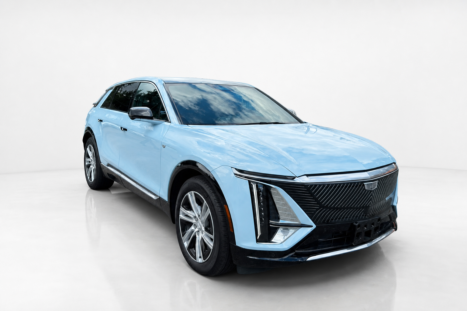 2024 Cadillac LYRIQ — view 2