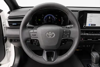 2025 Toyota Camry Sedan — view 9