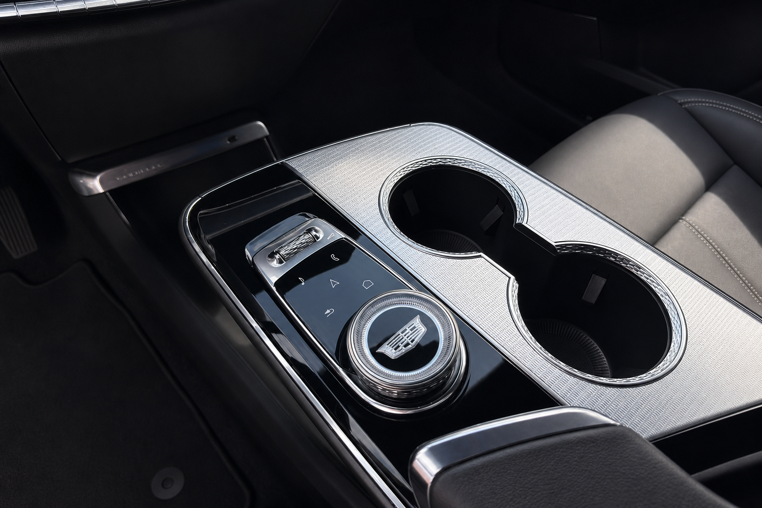 2024 Cadillac LYRIQ — view 10