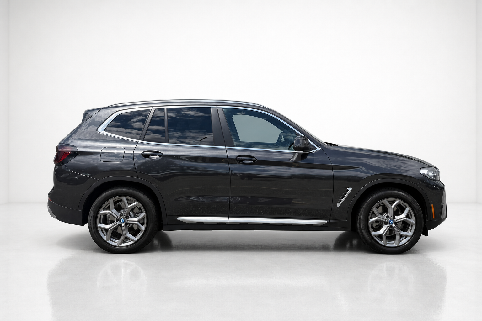 2023 BMW X3 xDrive30E — view 3