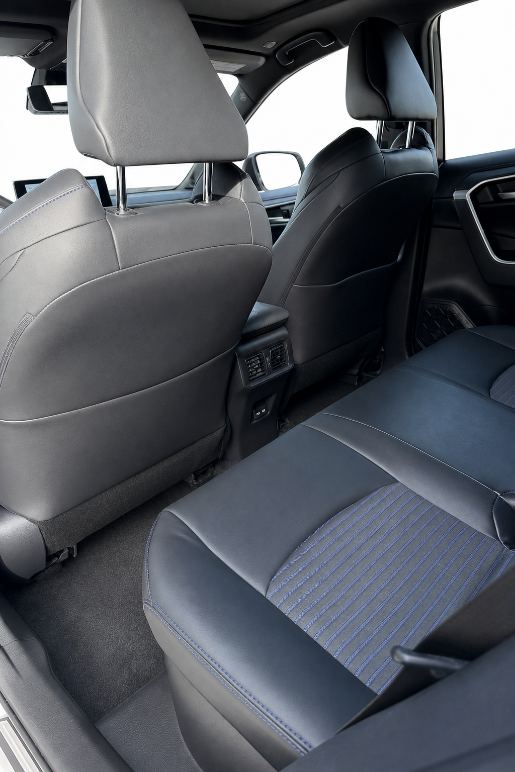 2024 Toyota RAV4 — view 13