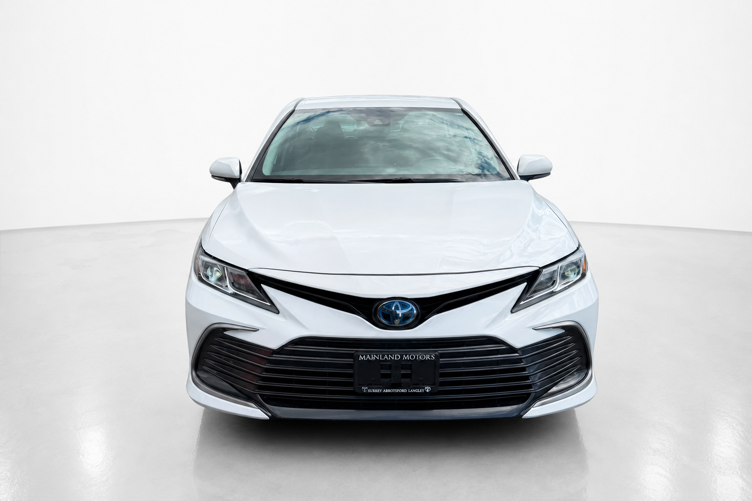 2024 Toyota Camry Hybrid — view 2