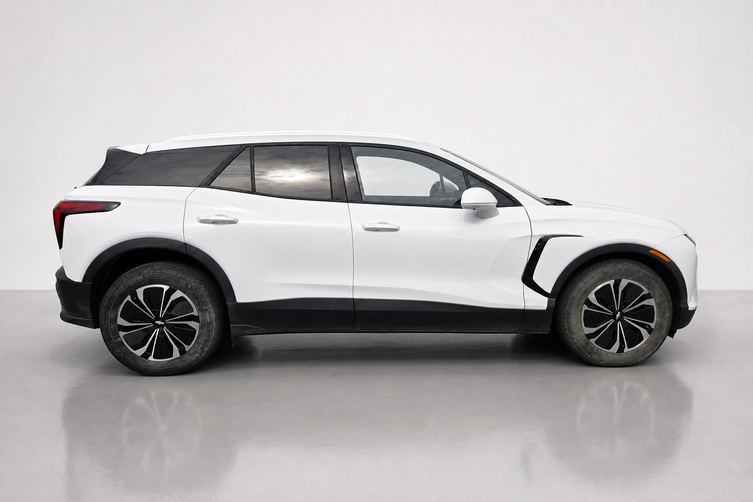 2024 Chevrolet Blazer EV — view 4