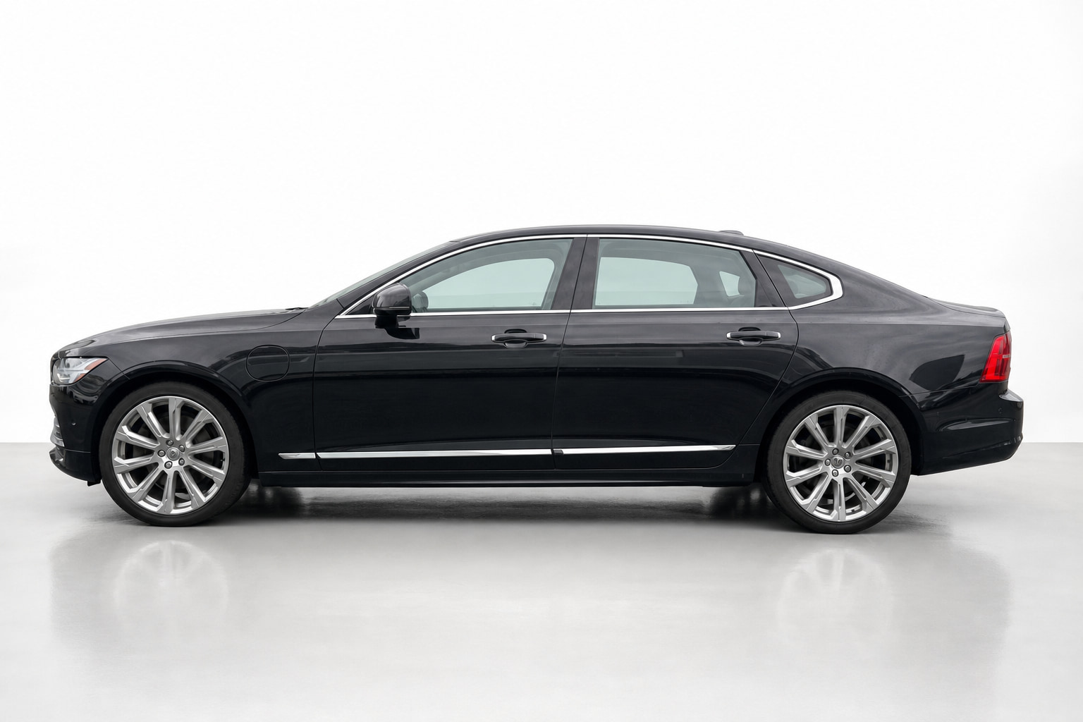 2020 Volvo S90 Plug-in Hybrid — view 5