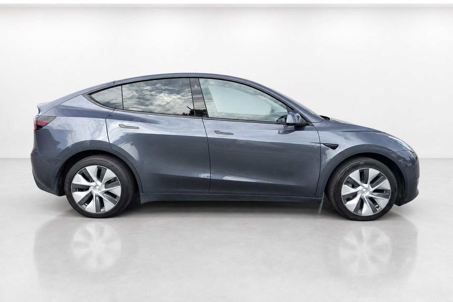 2023 Tesla Model Y — view 4