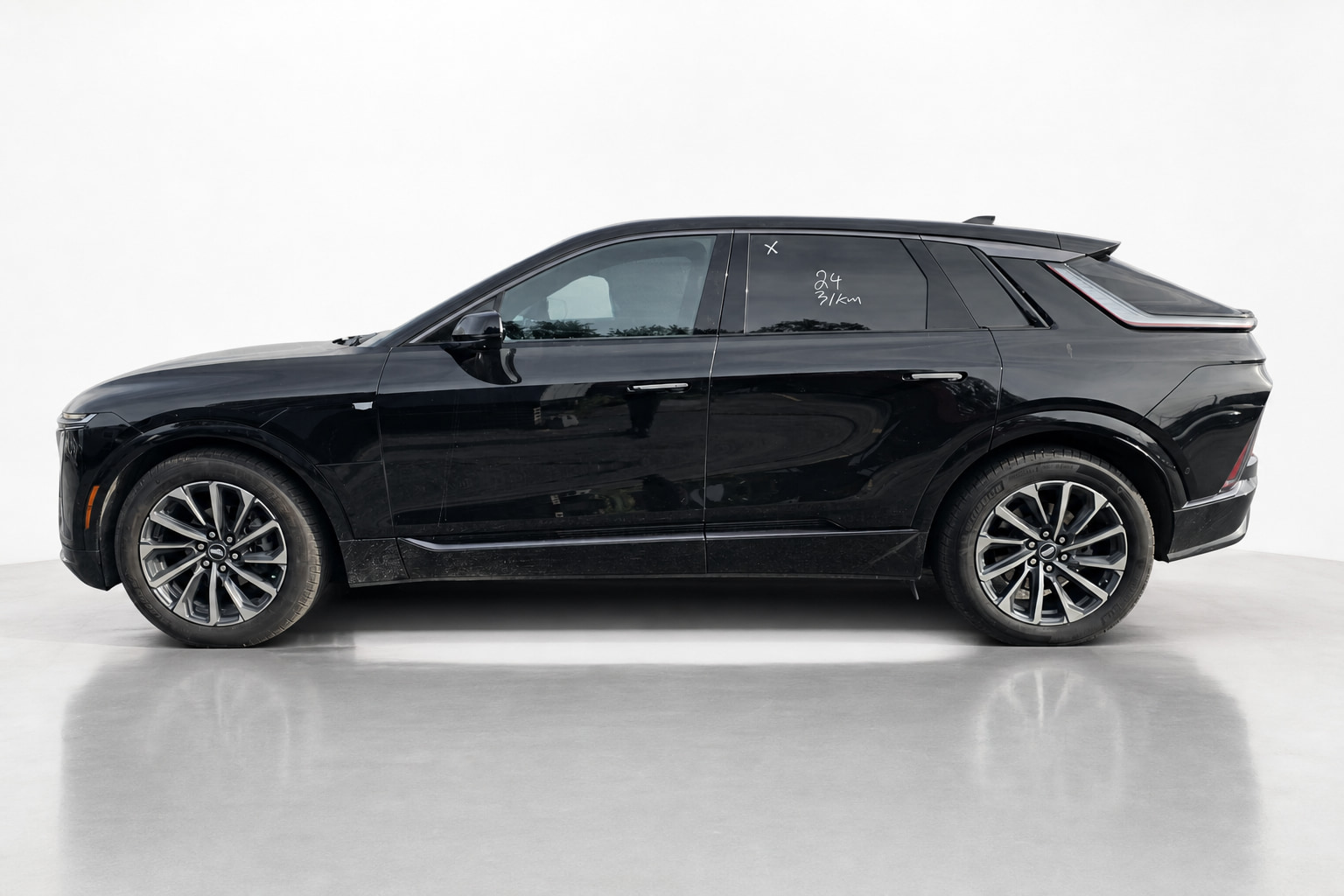 2024 Cadillac Lyriq — view 2