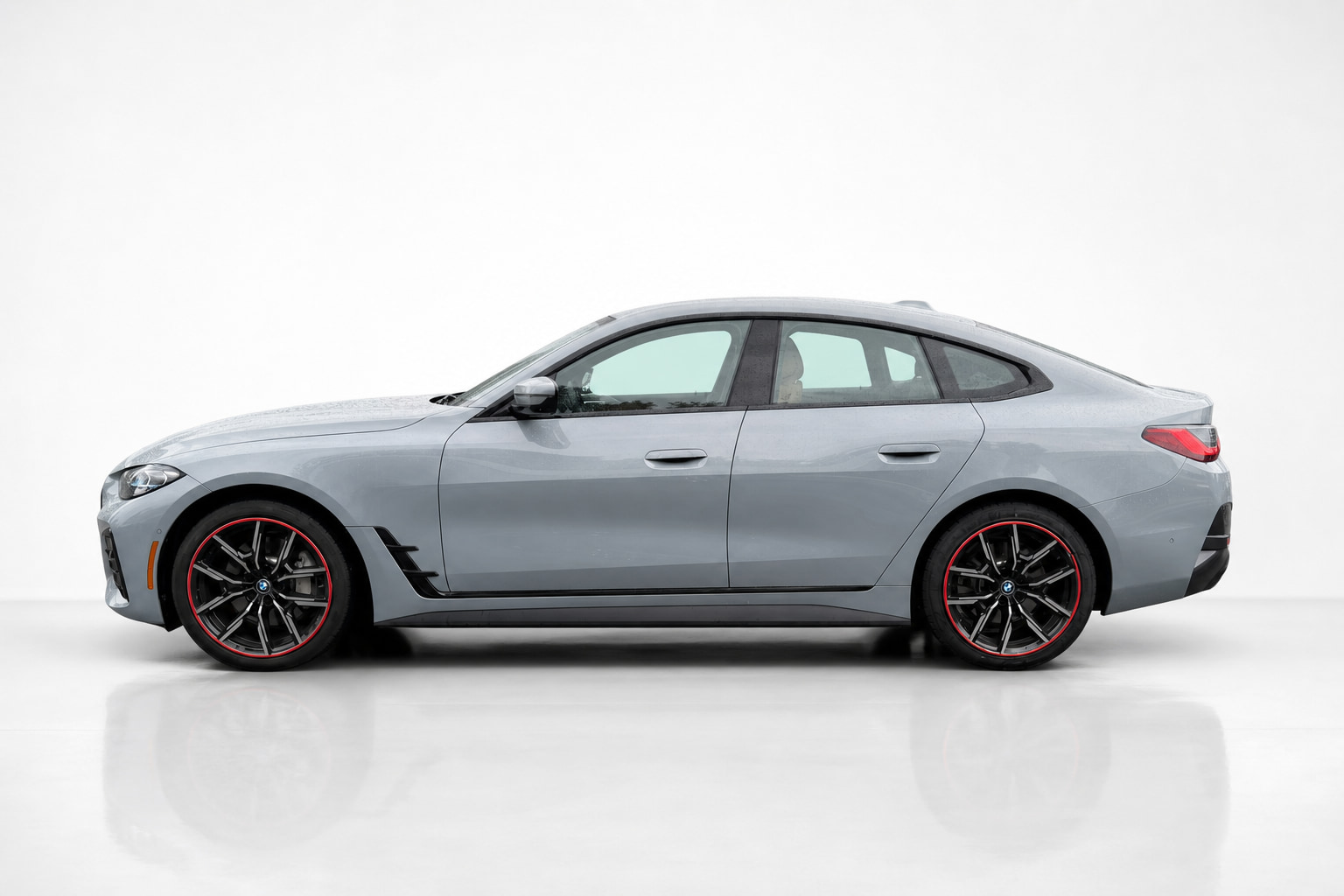 2022 BMW i4 — view 5