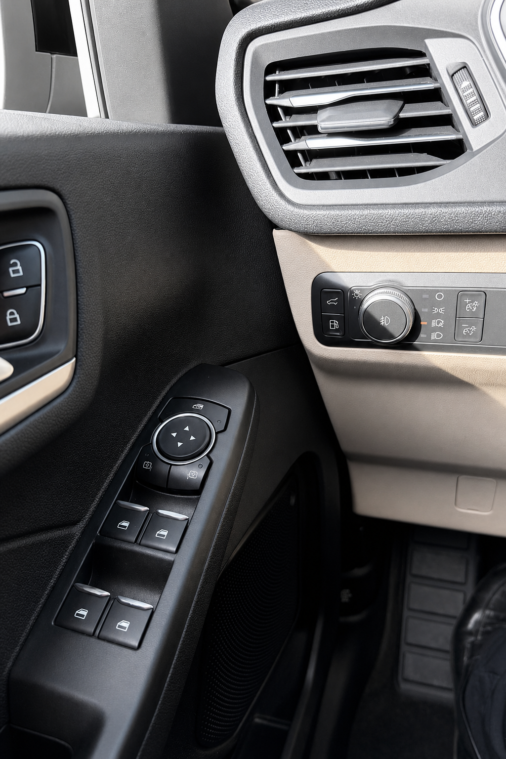 2021 Ford Escape Hybrid — view 10