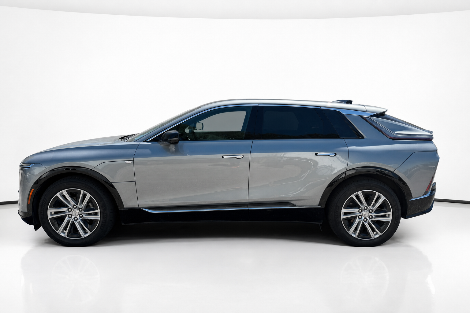 2024 Cadillac Lyriq — view 8