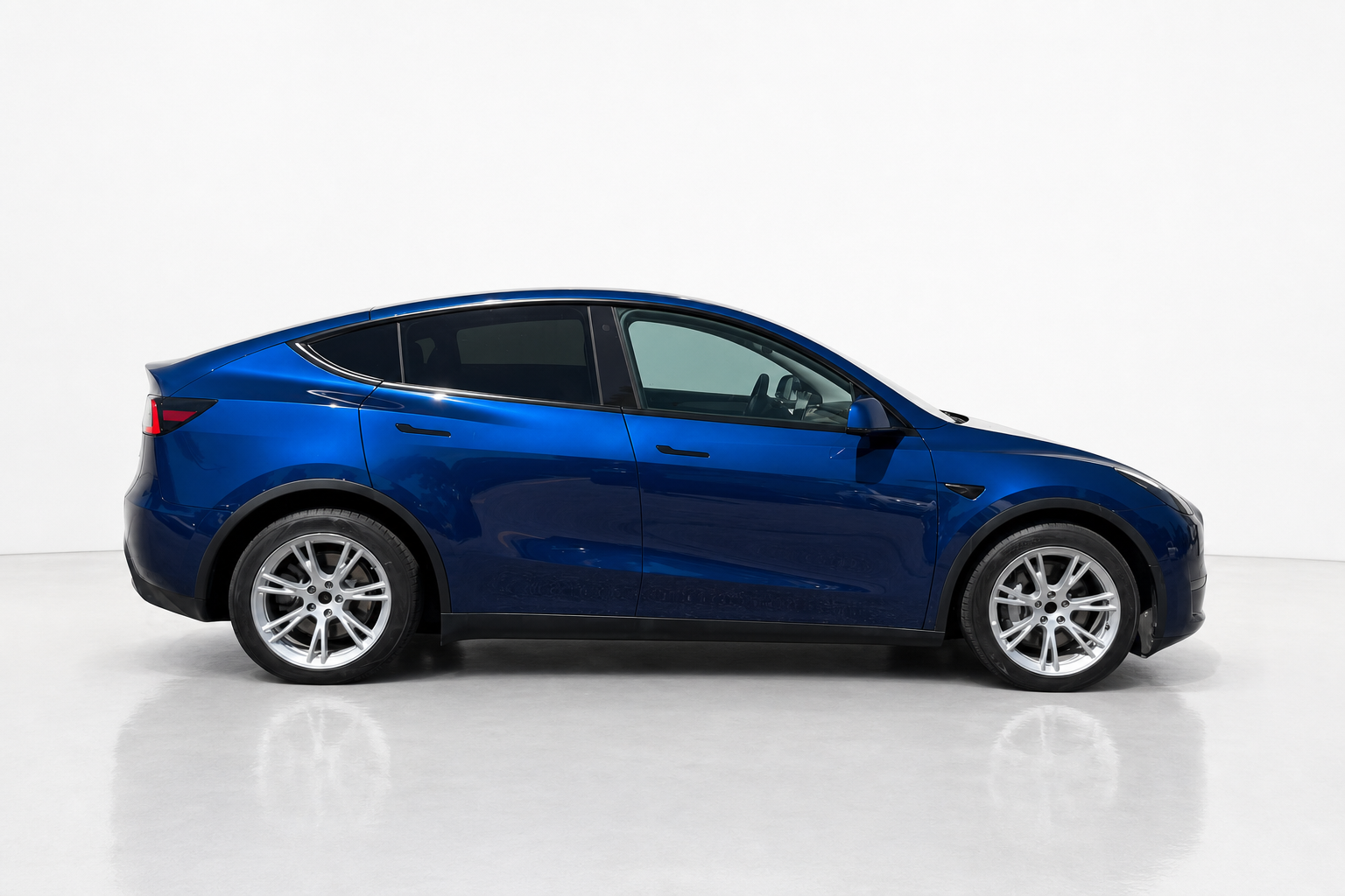 2023 Tesla Model Y — view 4