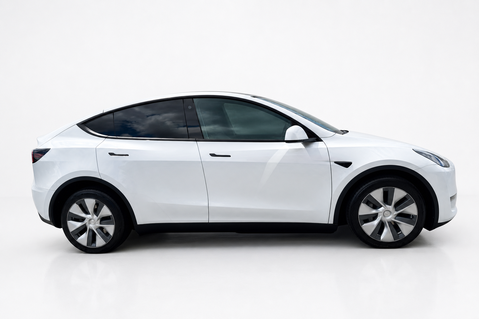 2023 Tesla Model Y — view 3
