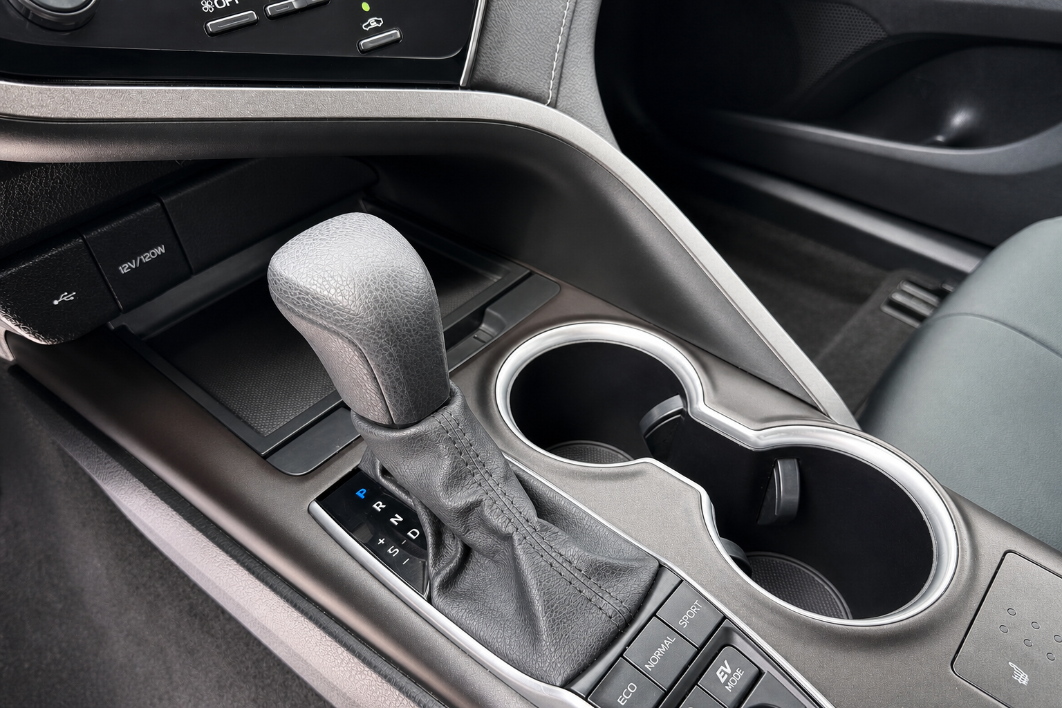 2024 Toyota Camry Hybrid — view 14