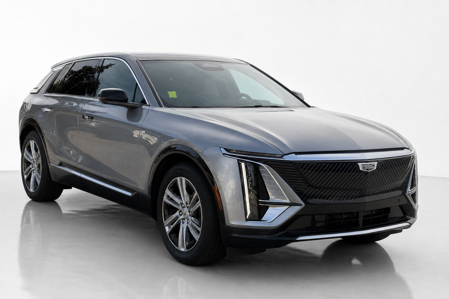 2024 Cadillac Lyriq — view 3