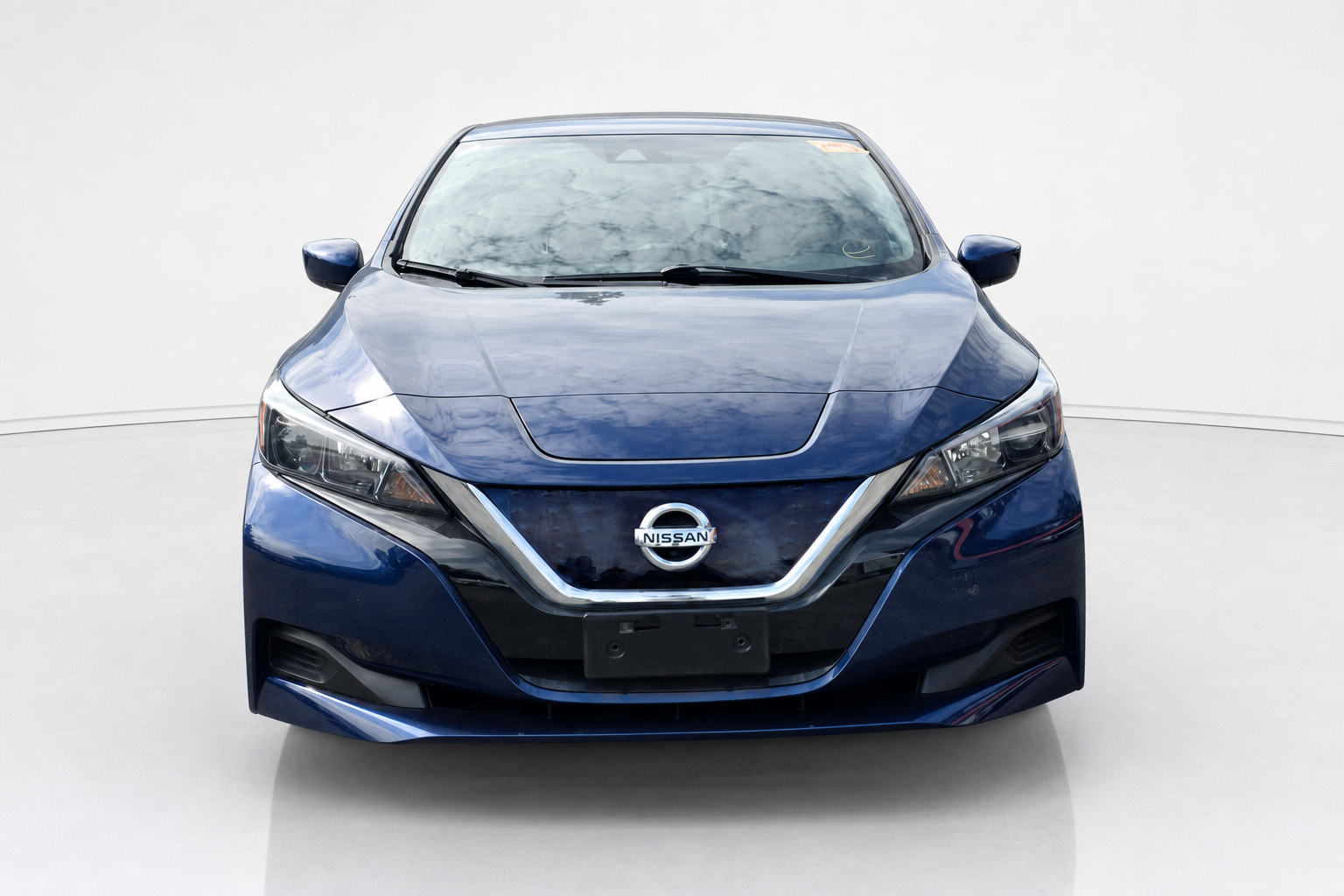 2022 Nissan Leaf — view 2
