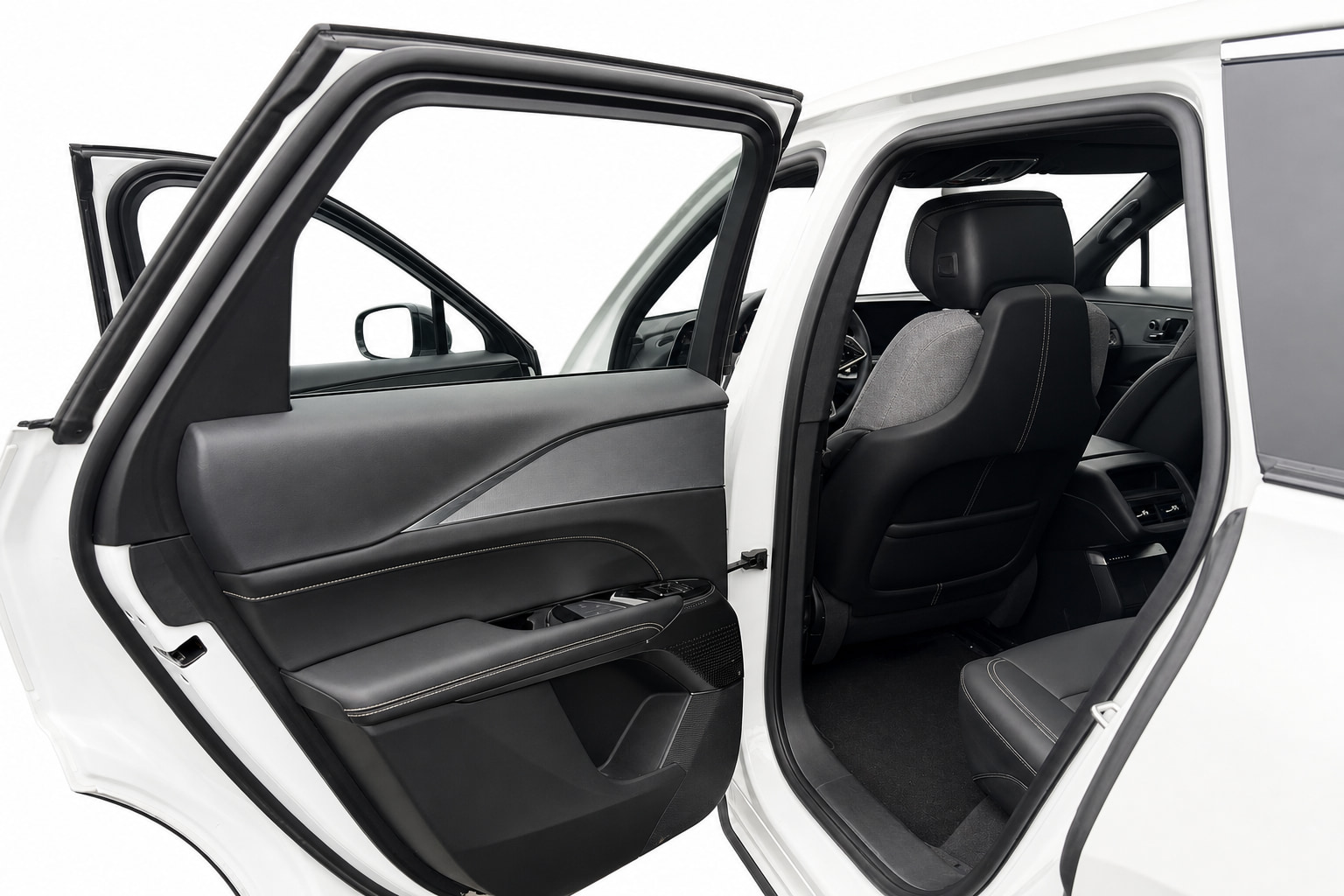 2024 Cadillac Lyriq — view 10