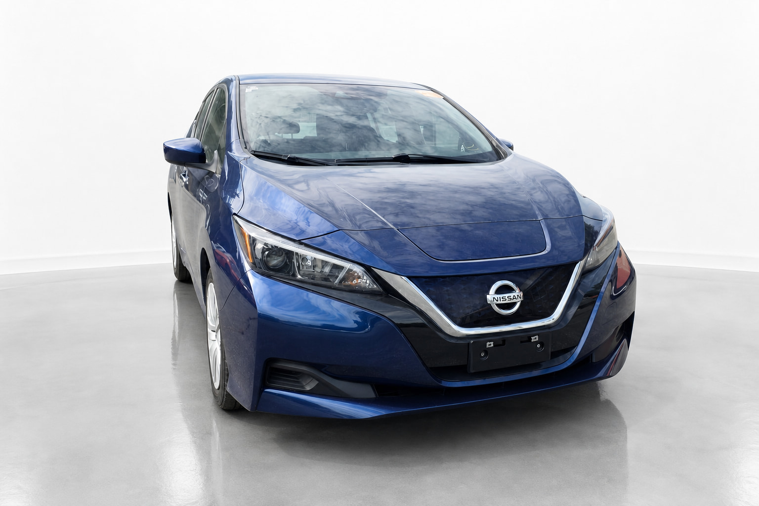 2022 Nissan Leaf — view 3