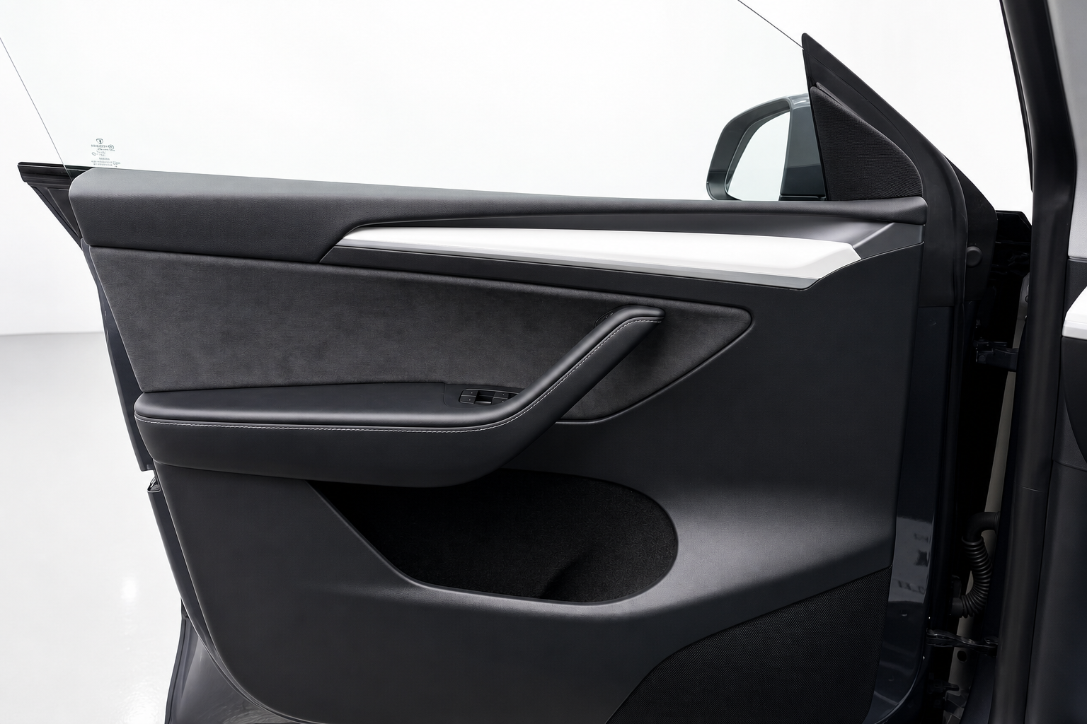 2023 Tesla Model Y — view 9