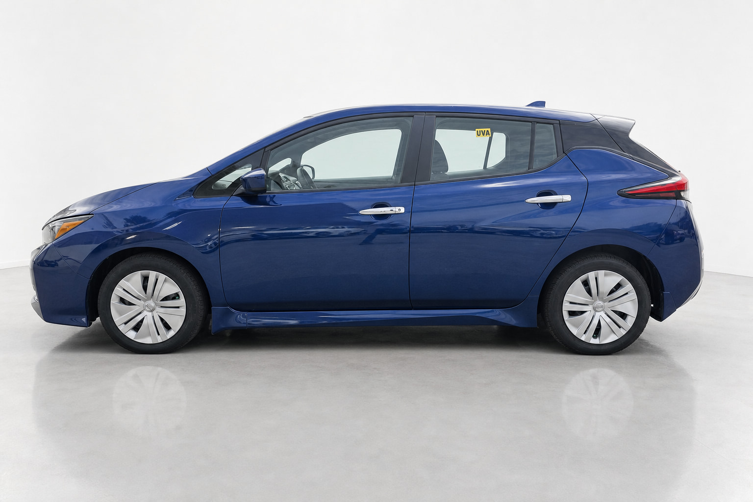 2022 Nissan Leaf — view 6