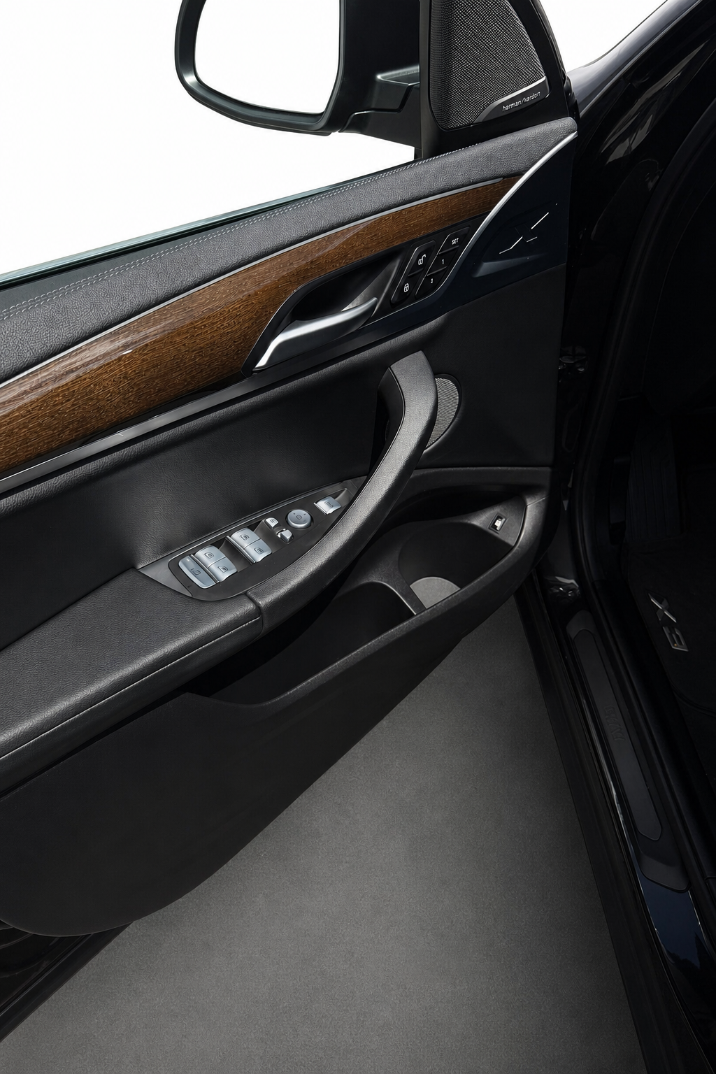 2023 BMW X3 xDrive30E — view 11