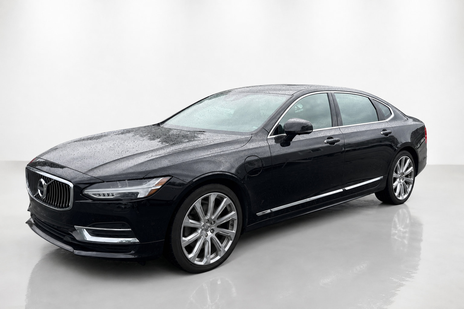 2020 Volvo S90 Plug-in Hybrid — view 2
