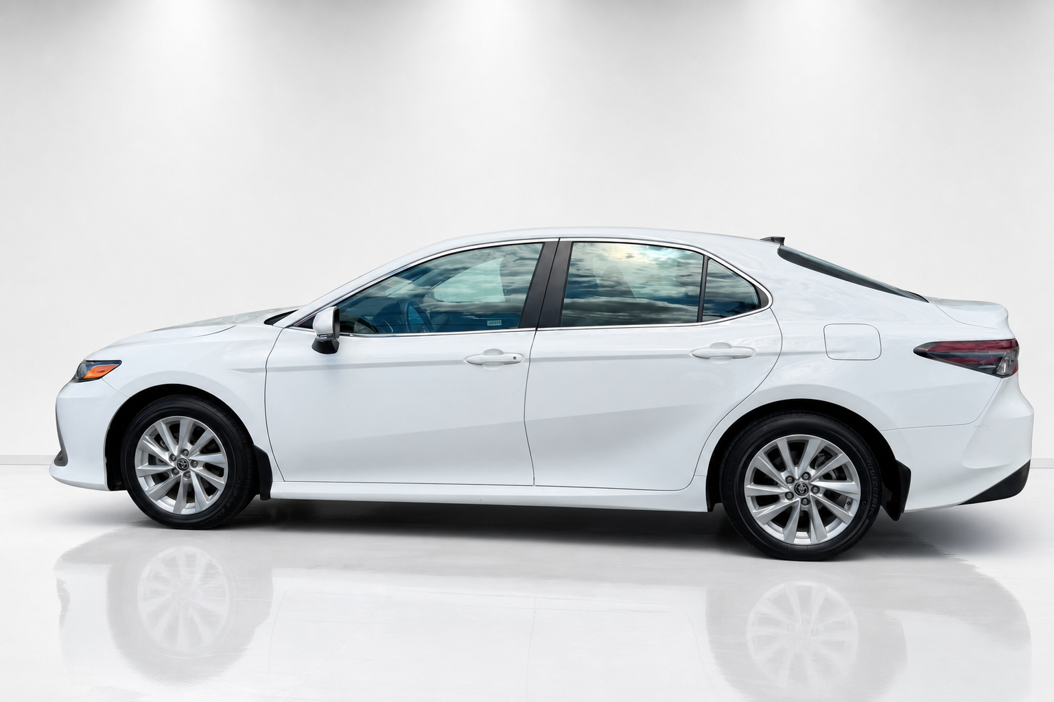 2024 Toyota Camry Hybrid — view 8