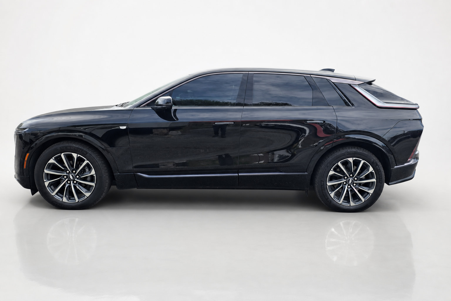 2024 Cadillac Lyriq — view 6