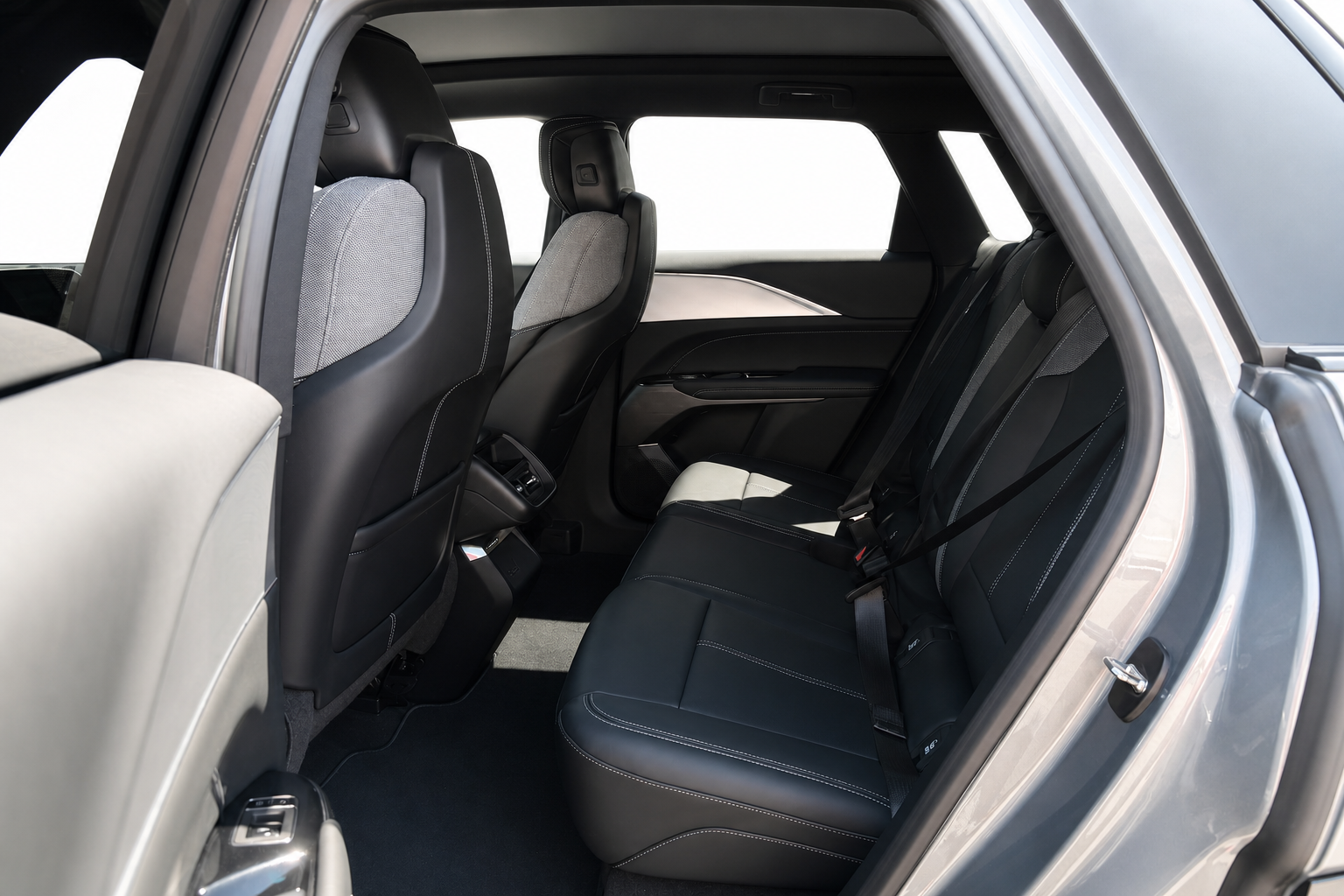 2024 Cadillac Lyriq — view 14