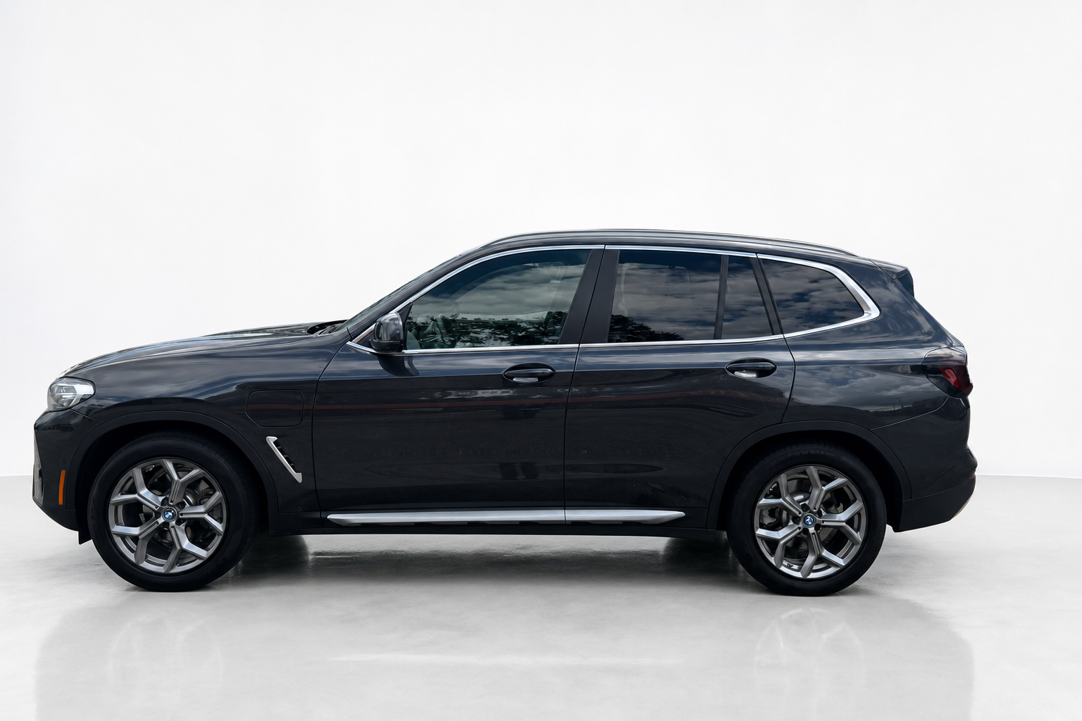 2023 BMW X3 xDrive30E — view 5