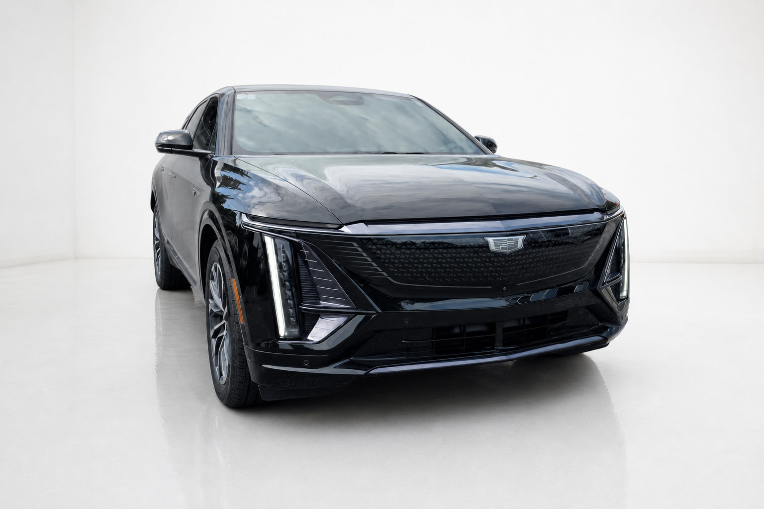 2024 Cadillac Lyriq — view 3