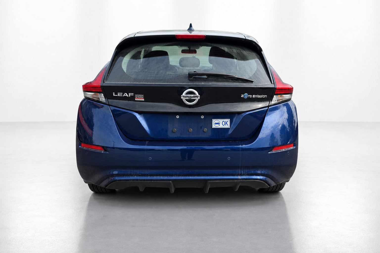 2022 Nissan Leaf — view 5
