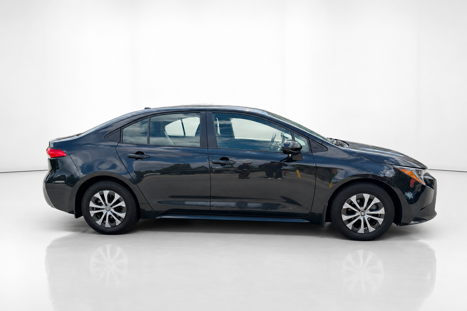 2022 Toyota Corolla — view 4