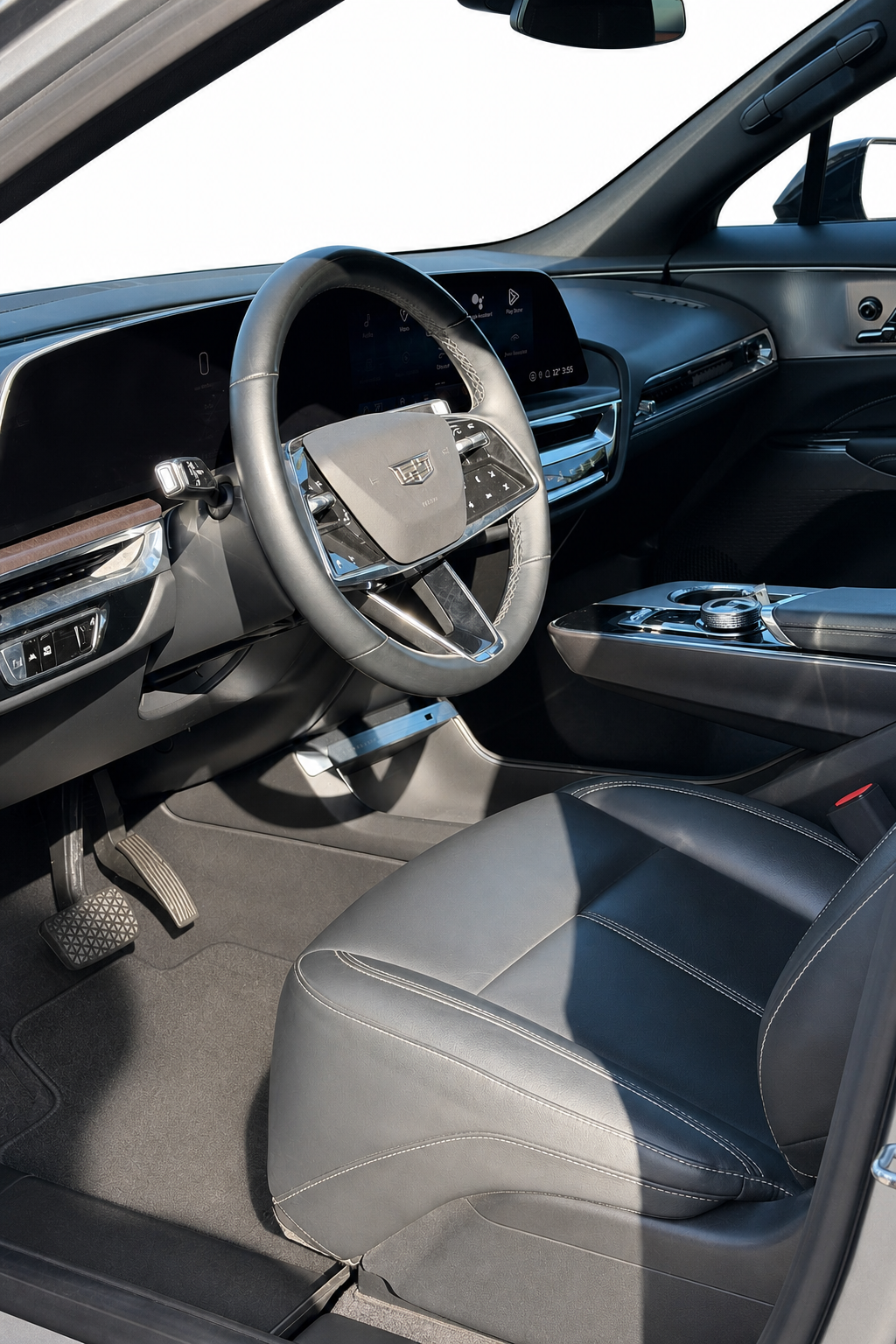 2024 Cadillac Lyriq — view 7