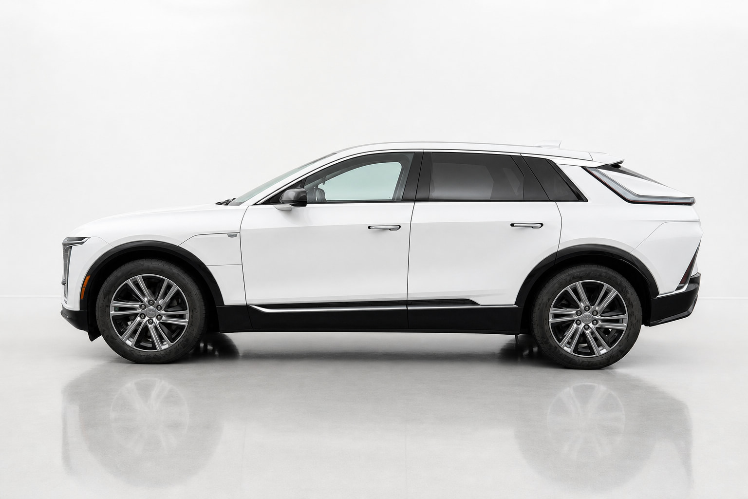2024 Cadillac Lyriq — view 4