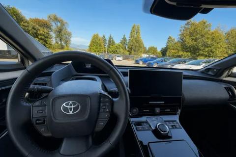 2025 Toyota bZ4X — view 16