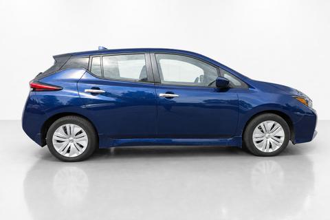 2022 Nissan Leaf Hatchback — view 4