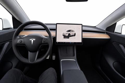 2022 Tesla Model Y — view 8