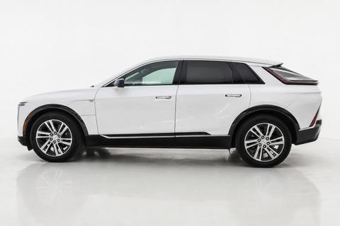 2024 Cadillac Lyriq — view 3